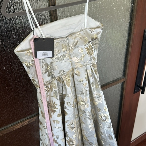 Mac Duggal NEW White Gold Brocade Strapless Golden Floral High Low Gown - Size 6 - Picture 15 of 15